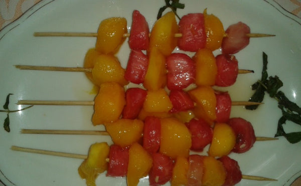 BROCHETTE DE MANGUE ET PASTÈQUE FLAMBÉES A LA LIQUEUR DE CITRON