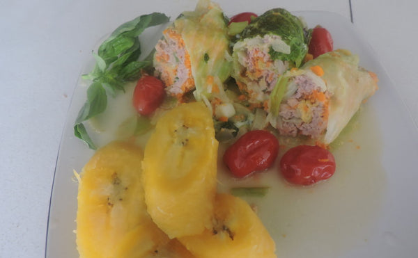 CHOUX FARCIS DE VIANDE ACCOMPAGNE DE BANANE PLANTAIN