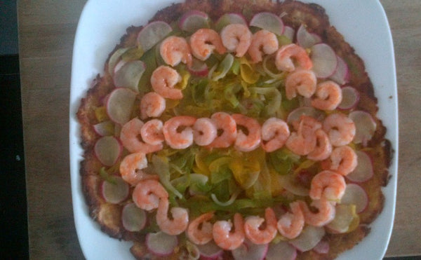 BANANE PLANTAIN FAÇON PIZZA FINE AVEC PATE D’ARACHIDE POUR BASE DE GARNITURE