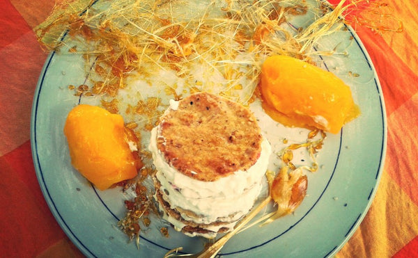 MILLEFEUILLE DE SESAMES, SORBET DE MANGUE SUR UN NUAGE DE CARAMEL